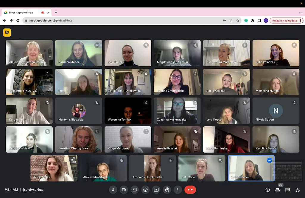 The masterclass in progress as a grid of participants on a video call